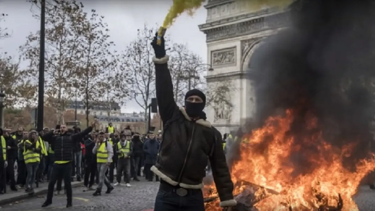 Francja chce dymisji Macrona – protest przybiera na sile coraz bardziej