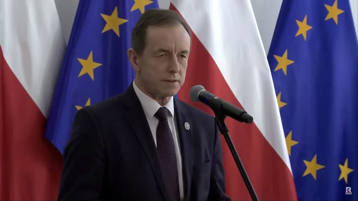 Ostrożny kanał komunikacji z Kremlem, notatka Senatu i oskarżenia o łapówki – czyli galimatias wokół Grodzkiego