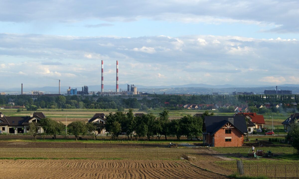 Ilustracja do materiału: 4,8 mld zł dla przemysłu energochłonnego. Rząd wskazał źródło pieniędzy