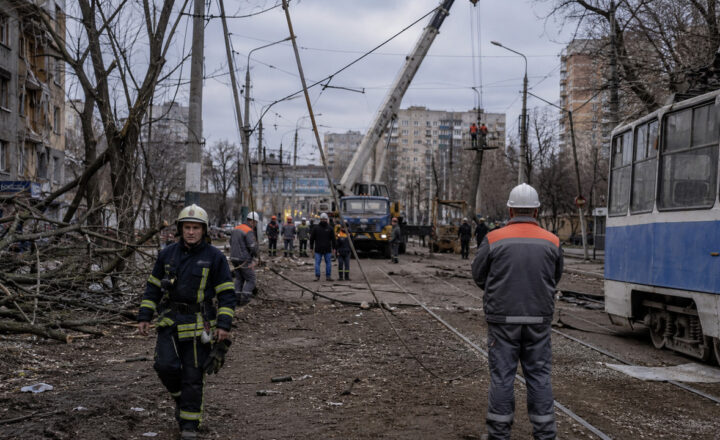 Naprawa uszkodzonej infrastruktury i zatrzymany tramwaj