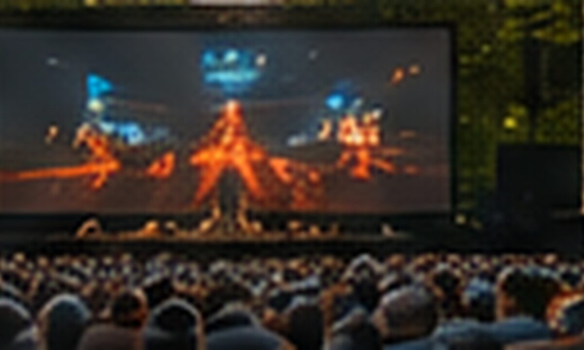 Publiczność oglądająca kino plenerowe