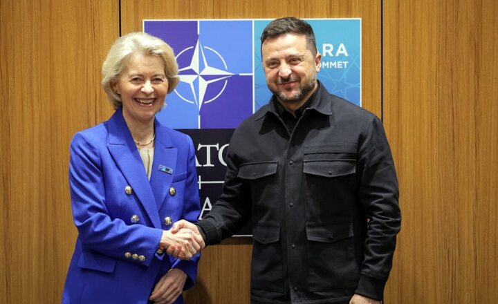 Wołodymyr Zełenski i Ursula von der Leyen podczas szczytu NATO w Ankarze