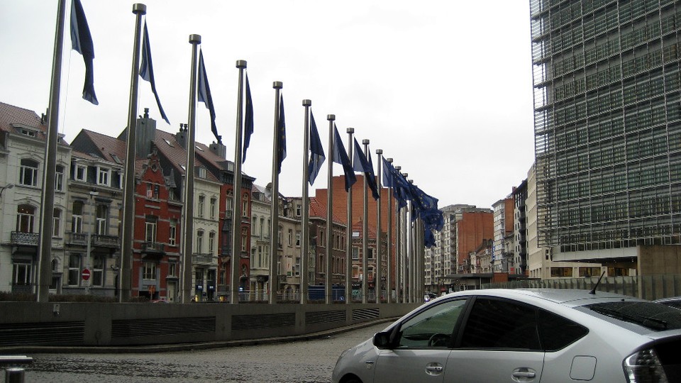 Flagi UE przed Berlaymont