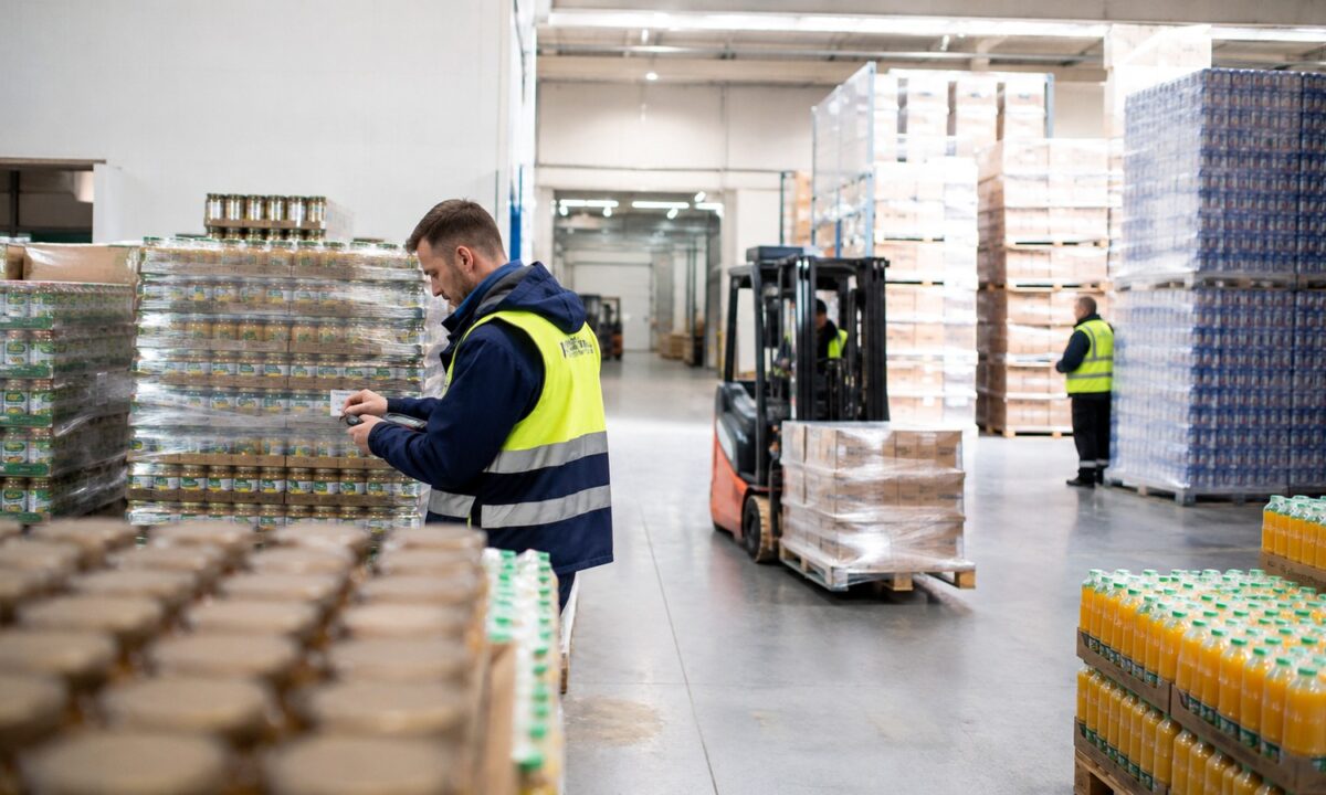 System kaucyjny tworzy nowy biznes. Zwrot butelek ma być prostszy niż stanie przy automacie