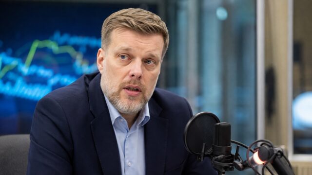 Zandberg poprze odrzucenie weta. Nawrocki broni swojej ustawy o kryptoaktywach