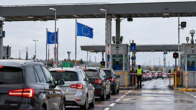 Flagi Unii Europejskiej przy budynku instytucji UE