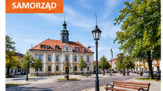 Rynek i ratusz w polskim miasteczku