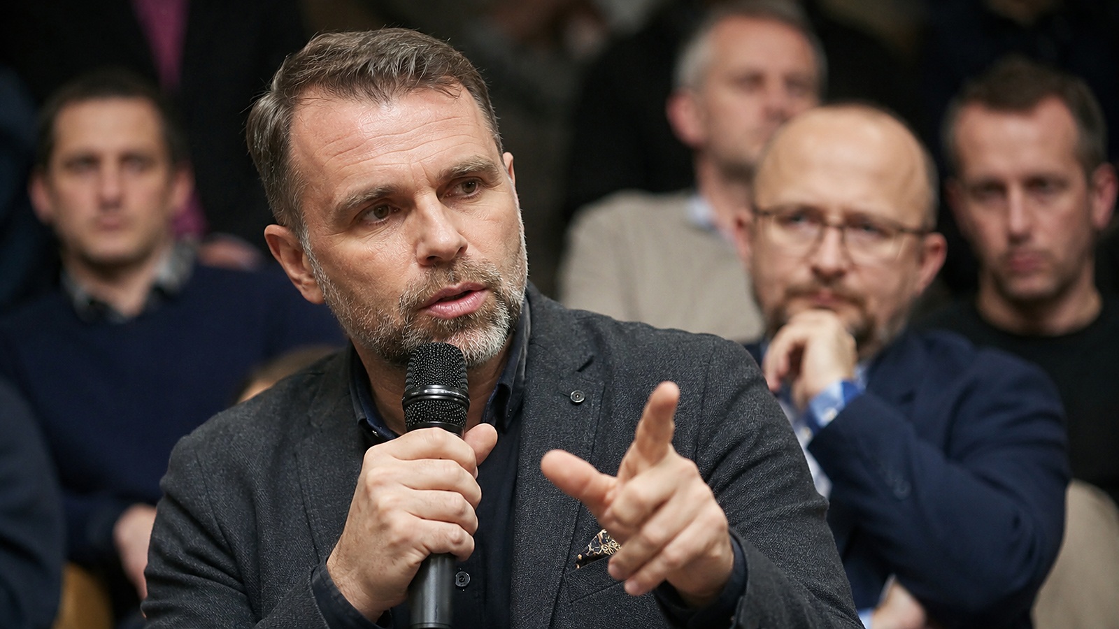 Bartosiak trafił w czuły punkt. Dlaczego Polacy tak gwałtownie reagują na krytykę własnego państwa?