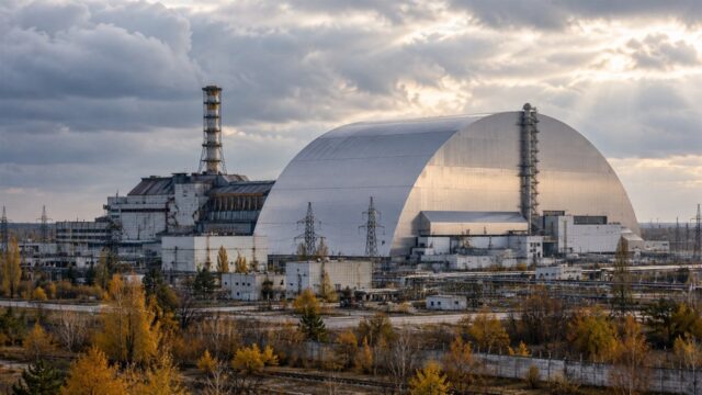 Zewnętrzny widok kompleksu przemysłowego energetyki jądrowej